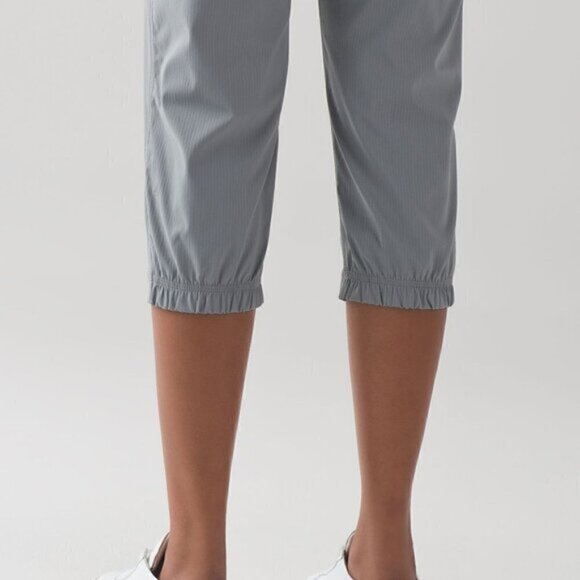 Lululemon Grey Dance Studio Crop II Size 4 - Picture 2 of 9